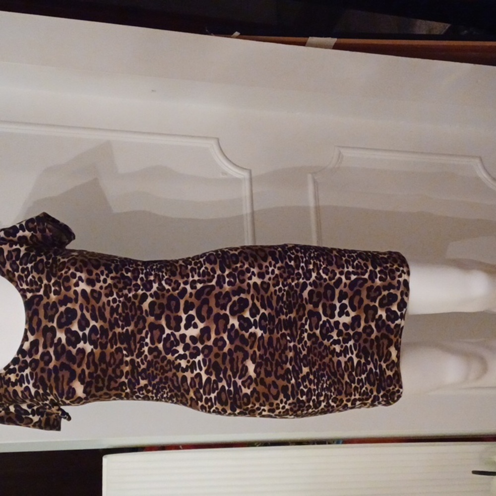 Hot Kiss_ Sz (S)Animal Print mini pencil Dress short sleeve round neck- fitted